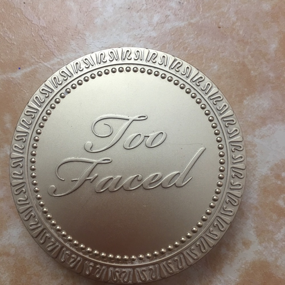Too Faced Snow Bunny Bronzer